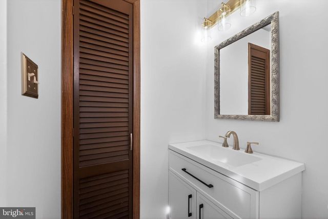 54 HANNUM DR, Coatesville, PA 19320