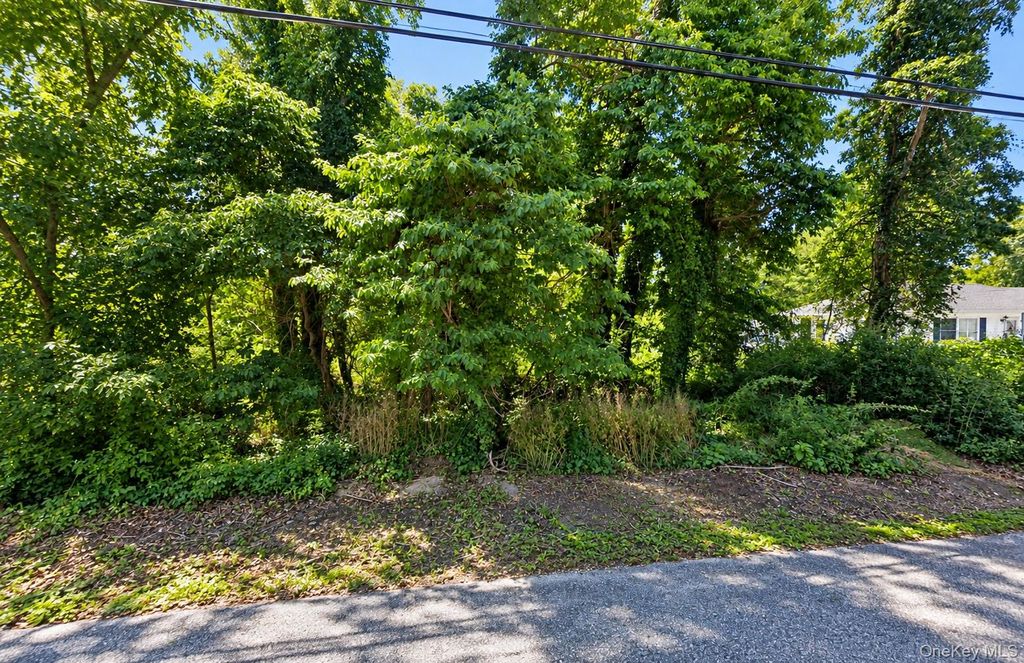 Coates Avenue, Holbrook, NY 11741 — exterior