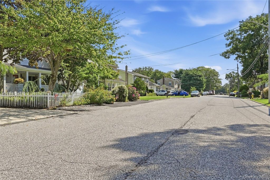 Coates Avenue, Holbrook, NY 11741 — photo 2