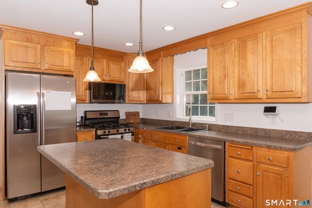 33 Brentwood Drive, Wolcott, CT 06716