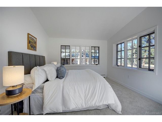 779 Kinnikinnik Hl, Golden, CO 80401