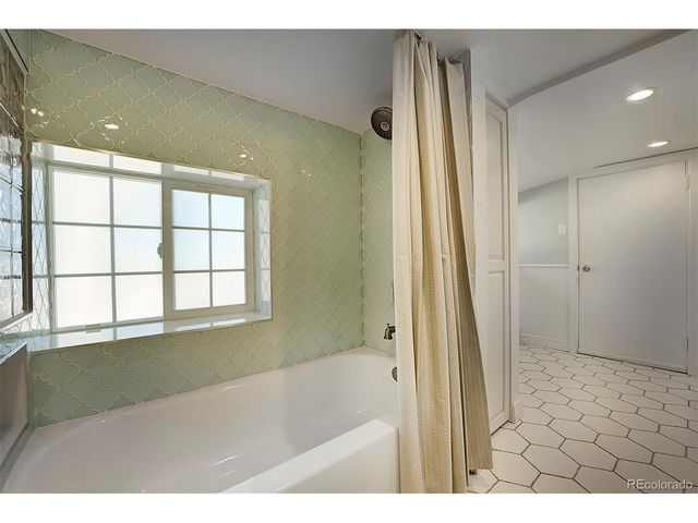 779 Kinnikinnik Hl, Golden, CO 80401