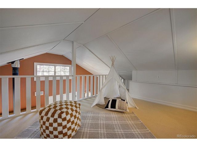 779 Kinnikinnik Hl, Golden, CO 80401