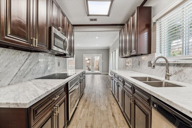 9400 Doliver Drive 60, Houston, TX 77063