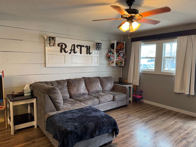 450 E 7th Street Court E, Milan, IL 61264