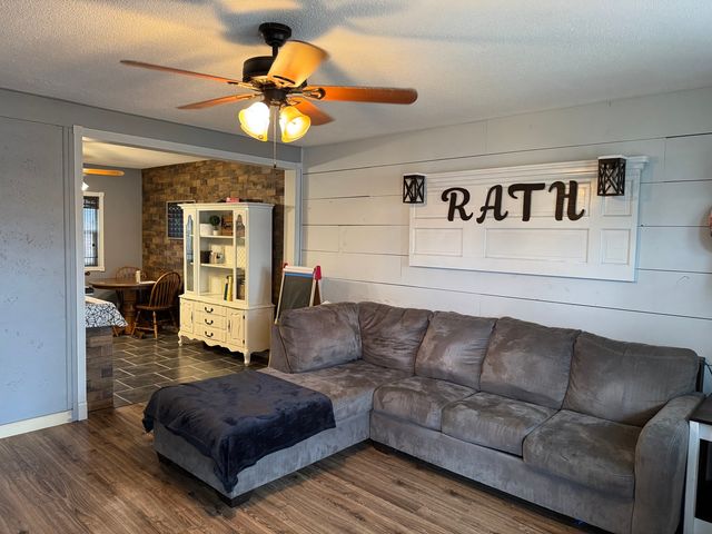 450 E 7th Street Court E, Milan, IL 61264