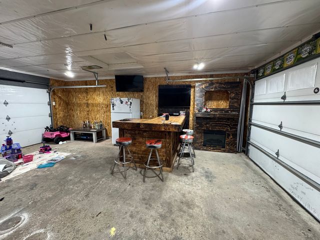 450 E 7th Street Court E, Milan, IL 61264