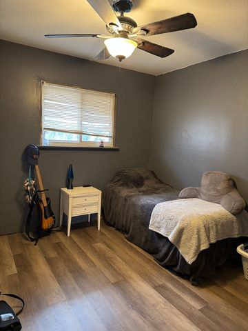 450 E 7th Street Court E, Milan, IL 61264