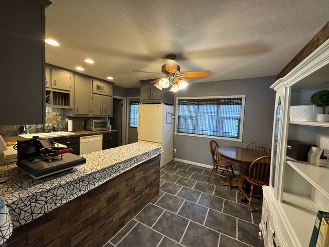 450 E 7th Street Court E, Milan, IL 61264