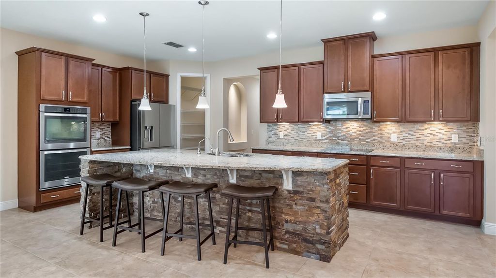 Image 4 of property listing at 9010 REFLECTION POINTE DRIVE, Windermere, FL 34786