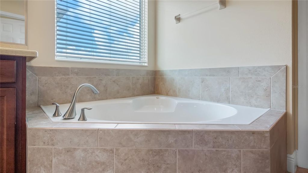 Image 34 of property listing at 9010 REFLECTION POINTE DRIVE, Windermere, FL 34786