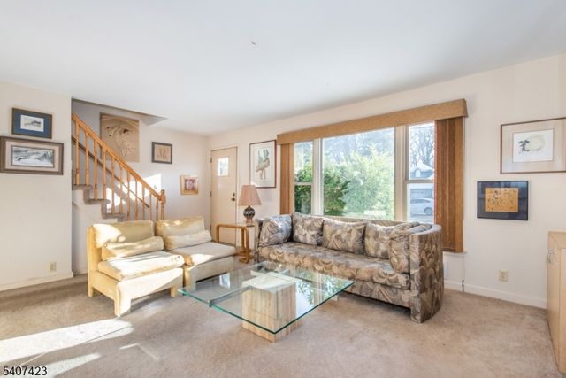 272 Old Tote Rd, Mountainside Boro, NJ 07092