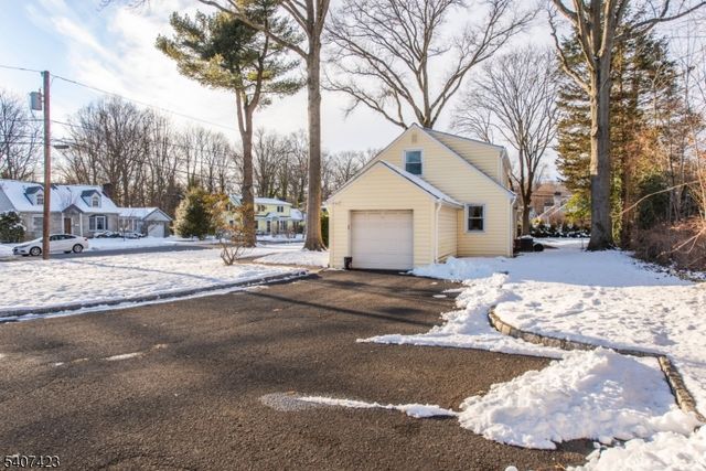 272 Old Tote Rd, Mountainside Boro, NJ 07092