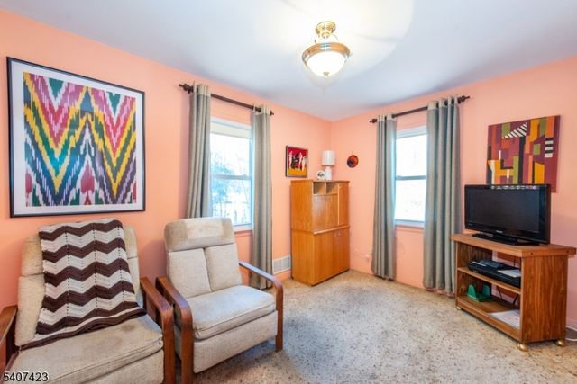 272 Old Tote Rd, Mountainside Boro, NJ 07092