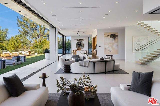 16801 Oak View Drive, Encino, CA 91436