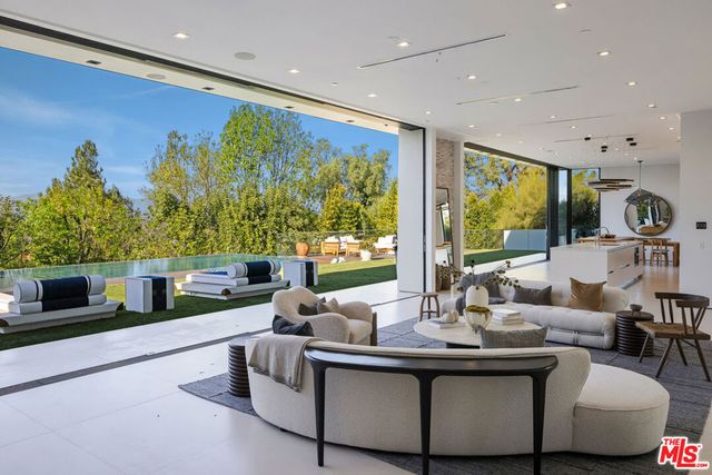 16801 Oak View Drive, Encino, CA 91436