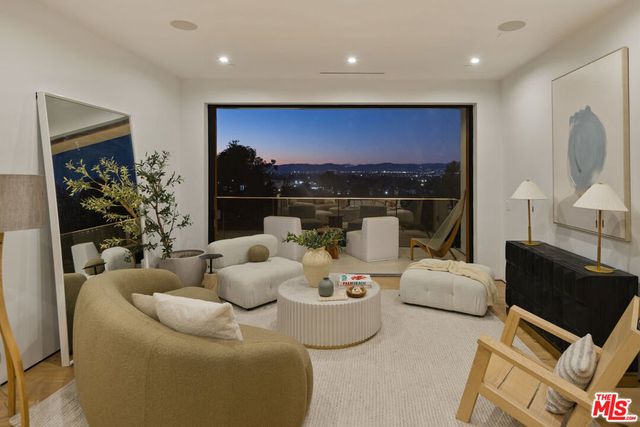 16801 Oak View Drive, Encino, CA 91436