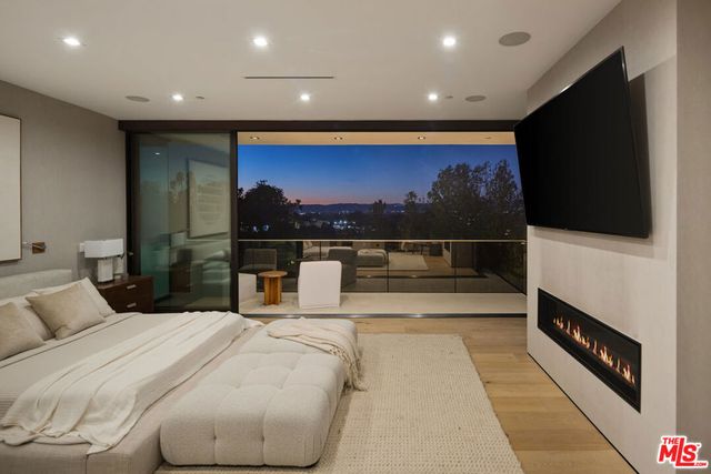 16801 Oak View Drive, Encino, CA 91436