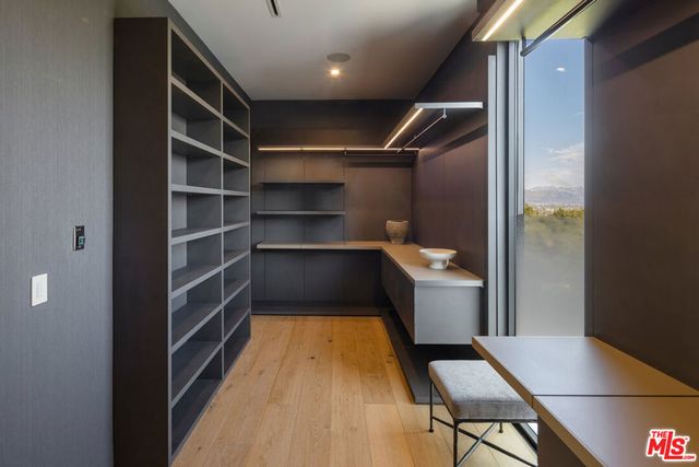 16801 Oak View Drive, Encino, CA 91436