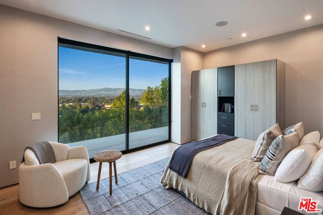 16801 Oak View Drive, Encino, CA 91436