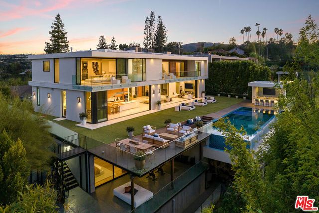 16801 Oak View Drive, Encino, CA 91436