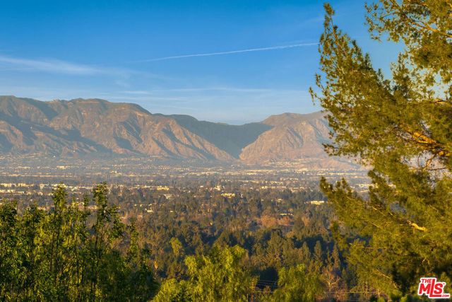 16801 Oak View Drive, Encino, CA 91436