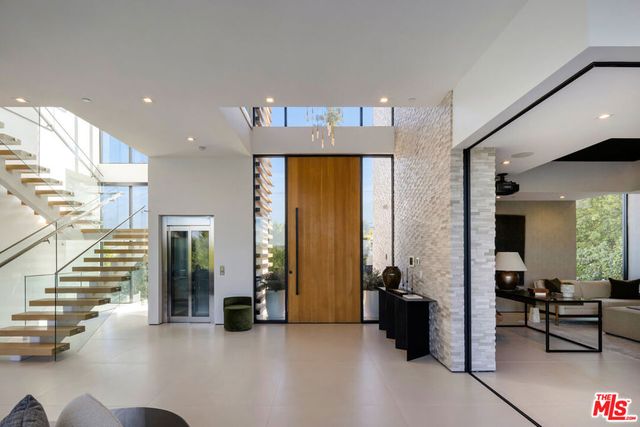 16801 Oak View Drive, Encino, CA 91436