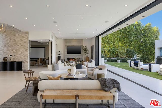 16801 Oak View Drive, Encino, CA 91436