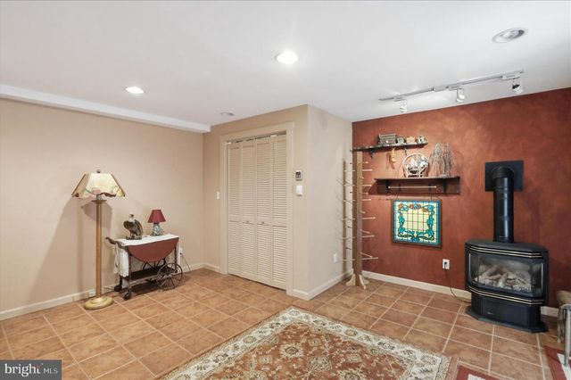 351 WHITETAIL DR, Berkeley Springs, WV 25411