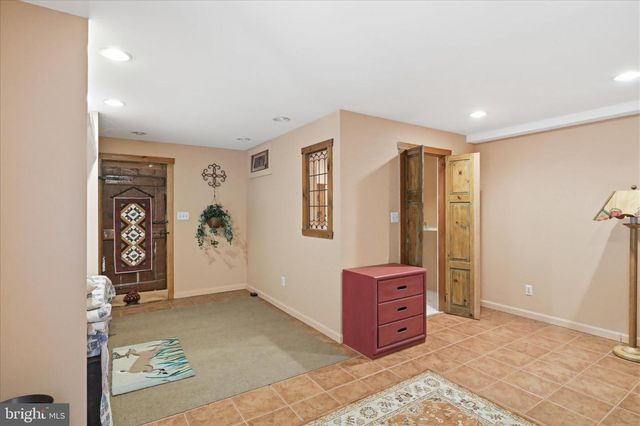 351 WHITETAIL DR, Berkeley Springs, WV 25411