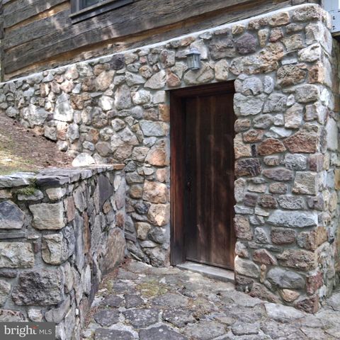 351 WHITETAIL DR, Berkeley Springs, WV 25411