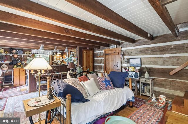 351 WHITETAIL DR, Berkeley Springs, WV 25411