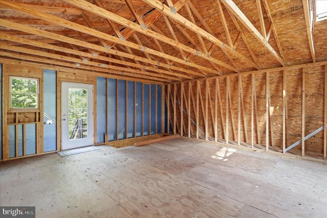 351 WHITETAIL DR, Berkeley Springs, WV 25411
