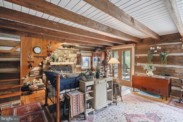 351 WHITETAIL DR, Berkeley Springs, WV 25411