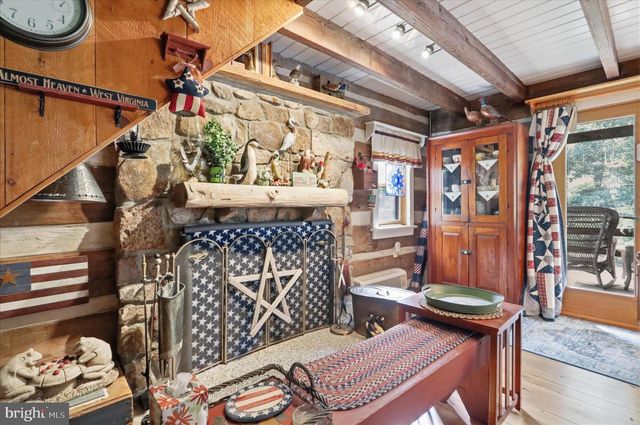 351 WHITETAIL DR, Berkeley Springs, WV 25411