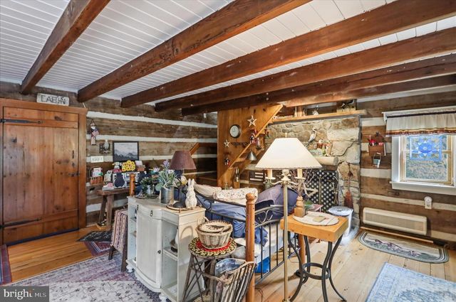 351 WHITETAIL DR, Berkeley Springs, WV 25411