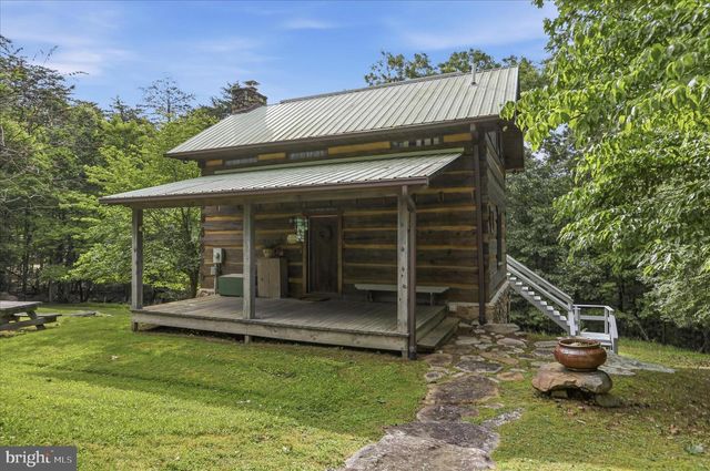 351 WHITETAIL DR, Berkeley Springs, WV 25411
