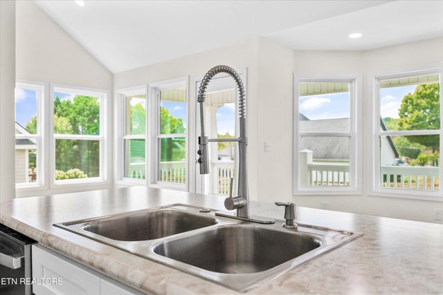 102 Huntington Blvd, Madisonville, TN 37354