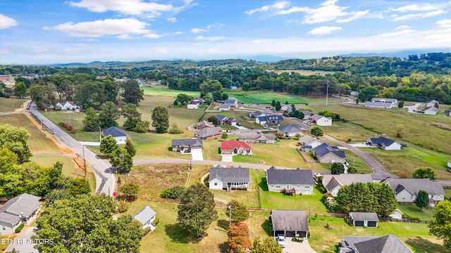 102 Huntington Blvd, Madisonville, TN 37354
