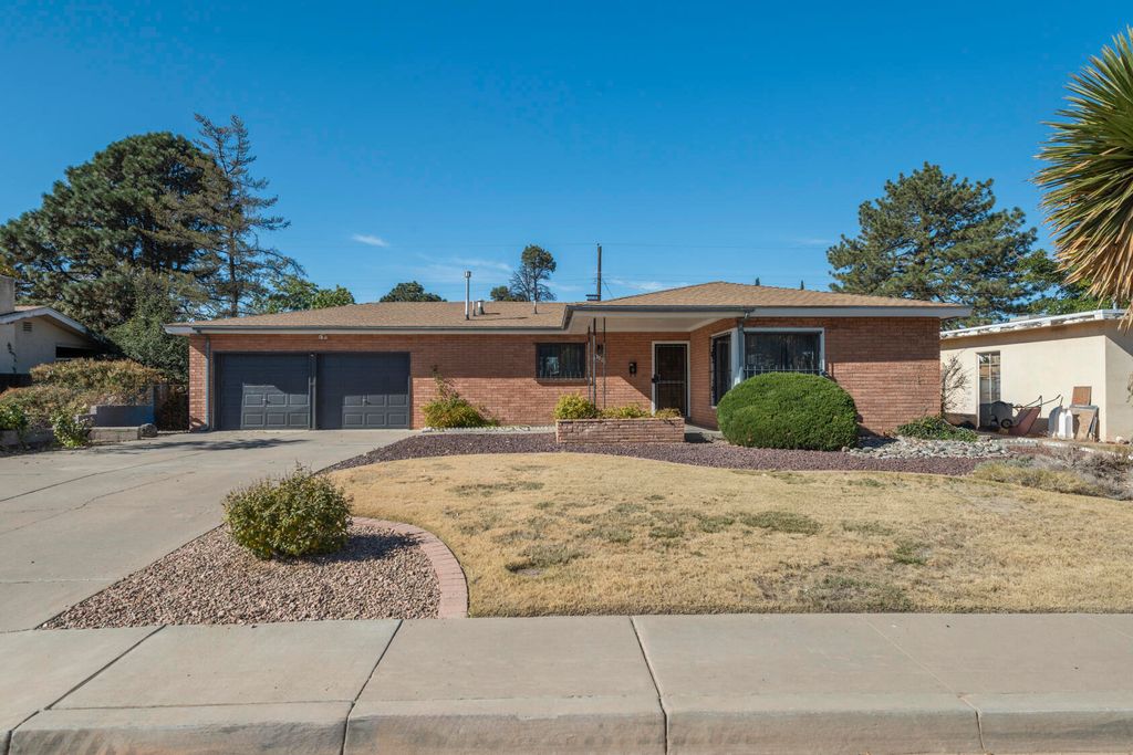1109 Espanola Street NE, Albuquerque, NM 87110
