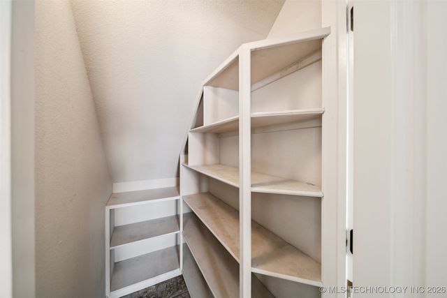 3823 Oakwood Drive, Pryor, OK 74361