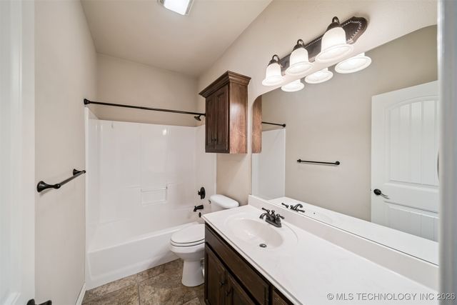 3823 Oakwood Drive, Pryor, OK 74361