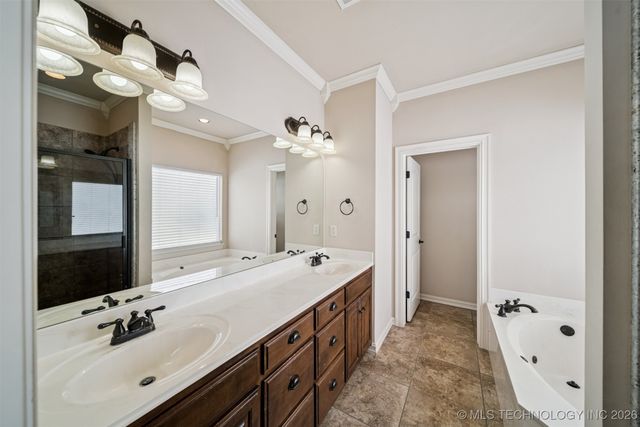 3823 Oakwood Drive, Pryor, OK 74361