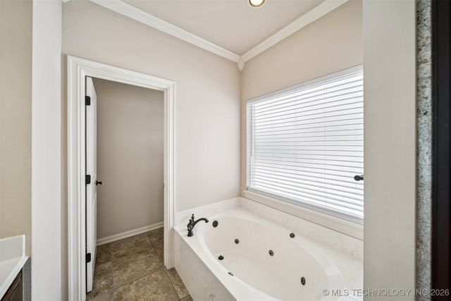 3823 Oakwood Drive, Pryor, OK 74361