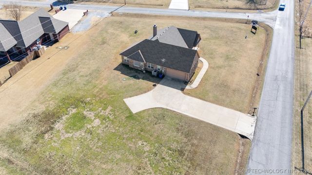 3823 Oakwood Drive, Pryor, OK 74361