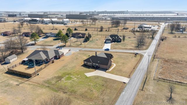 3823 Oakwood Drive, Pryor, OK 74361