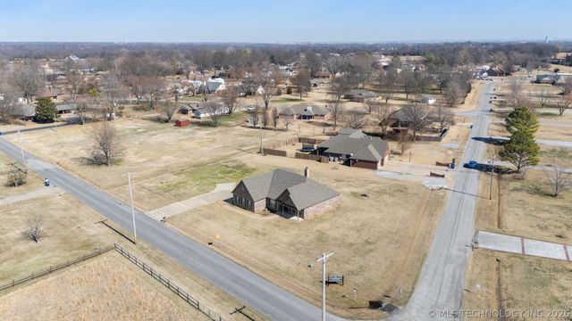 3823 Oakwood Drive, Pryor, OK 74361