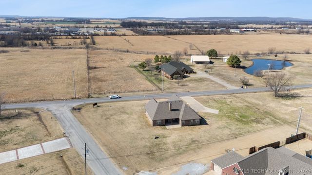 3823 Oakwood Drive, Pryor, OK 74361