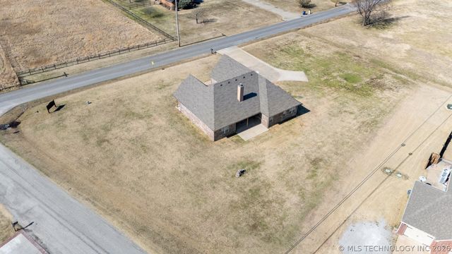 3823 Oakwood Drive, Pryor, OK 74361