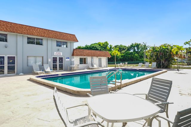 2878 Donnelly Drive 106, Lake Worth, FL 33462